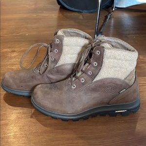 Brown Gortex winter boots